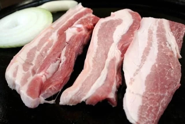 猪肉价连降15周后跌入9元时代？终于便宜的猪肉会向何处去？